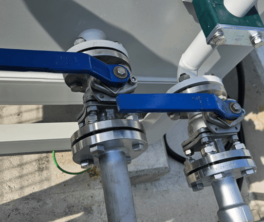 Fuel supply and return ball valves