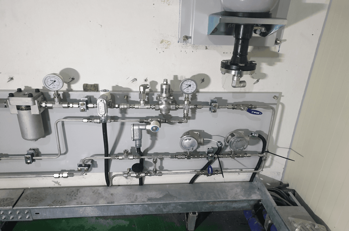 Installation and wiring of the fuel package