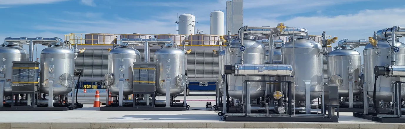 Outdoor CO2 removal adsorption towers — GENEQ Energy Systems Division
